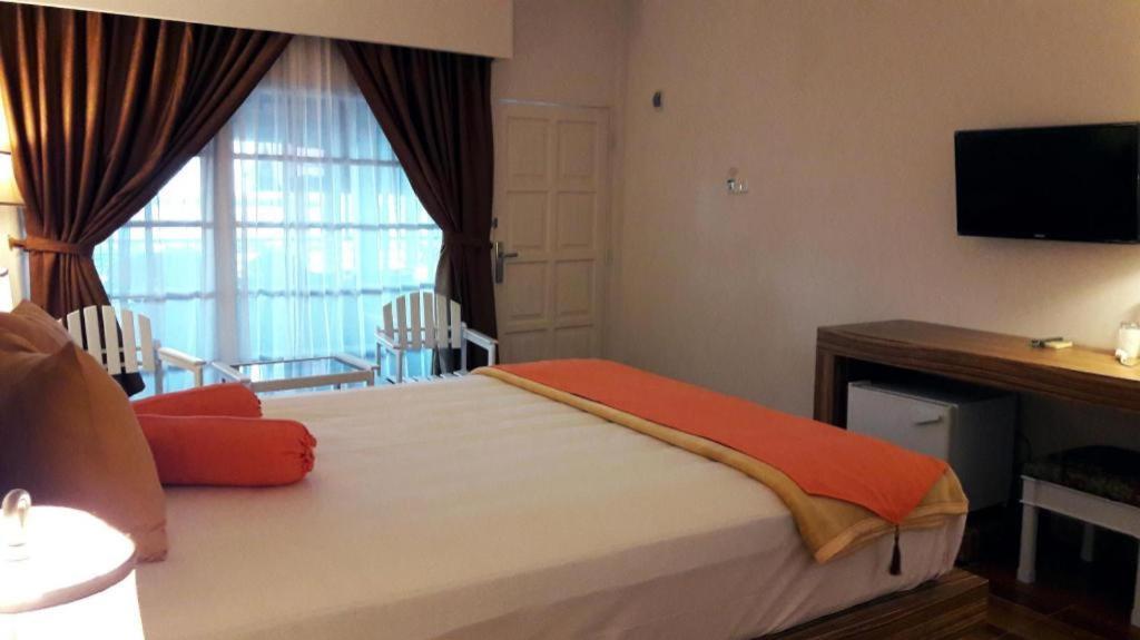 Satria Wisata Hotel Parepare Exterior foto