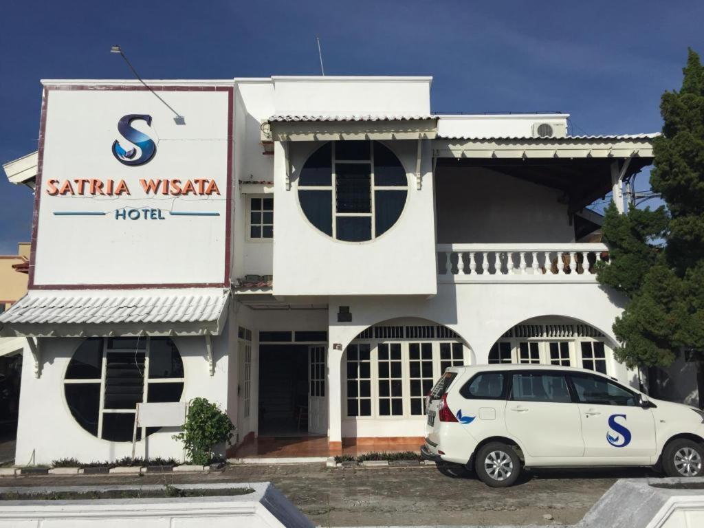 Satria Wisata Hotel Parepare Exterior foto