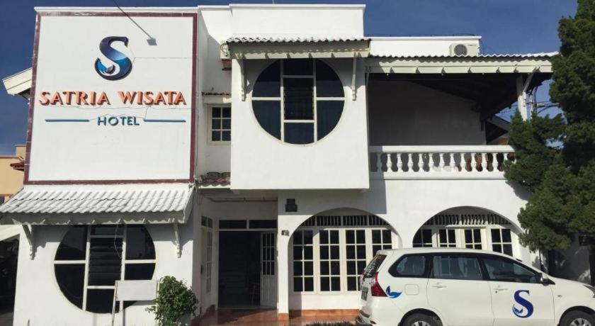 Satria Wisata Hotel Parepare Exterior foto